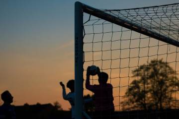 巴萨一点都不急，反正罗德里站他们这边，急的是曼城？（配图示意）